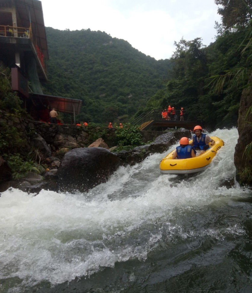 体验惊险的漂流 - 天源股份-清远一日游记 |天源股份 – 产业互联网推动者!
